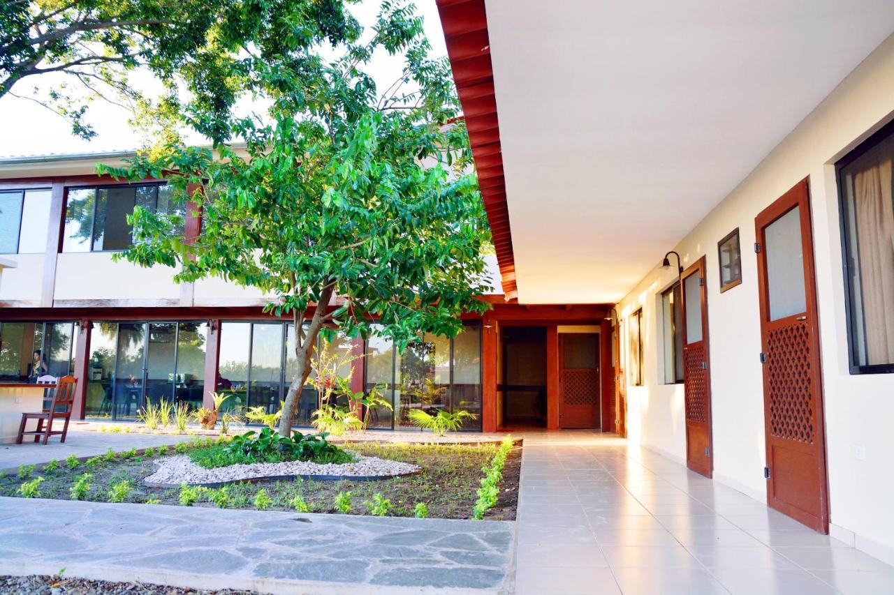 Los Jazmines Hotel Resort Warnes Esterno foto