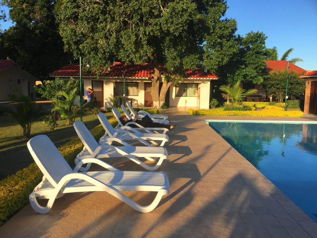 Los Jazmines Hotel Resort Warnes Esterno foto