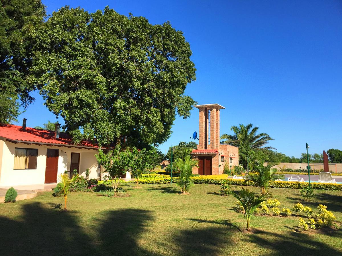 Los Jazmines Hotel Resort Warnes Esterno foto