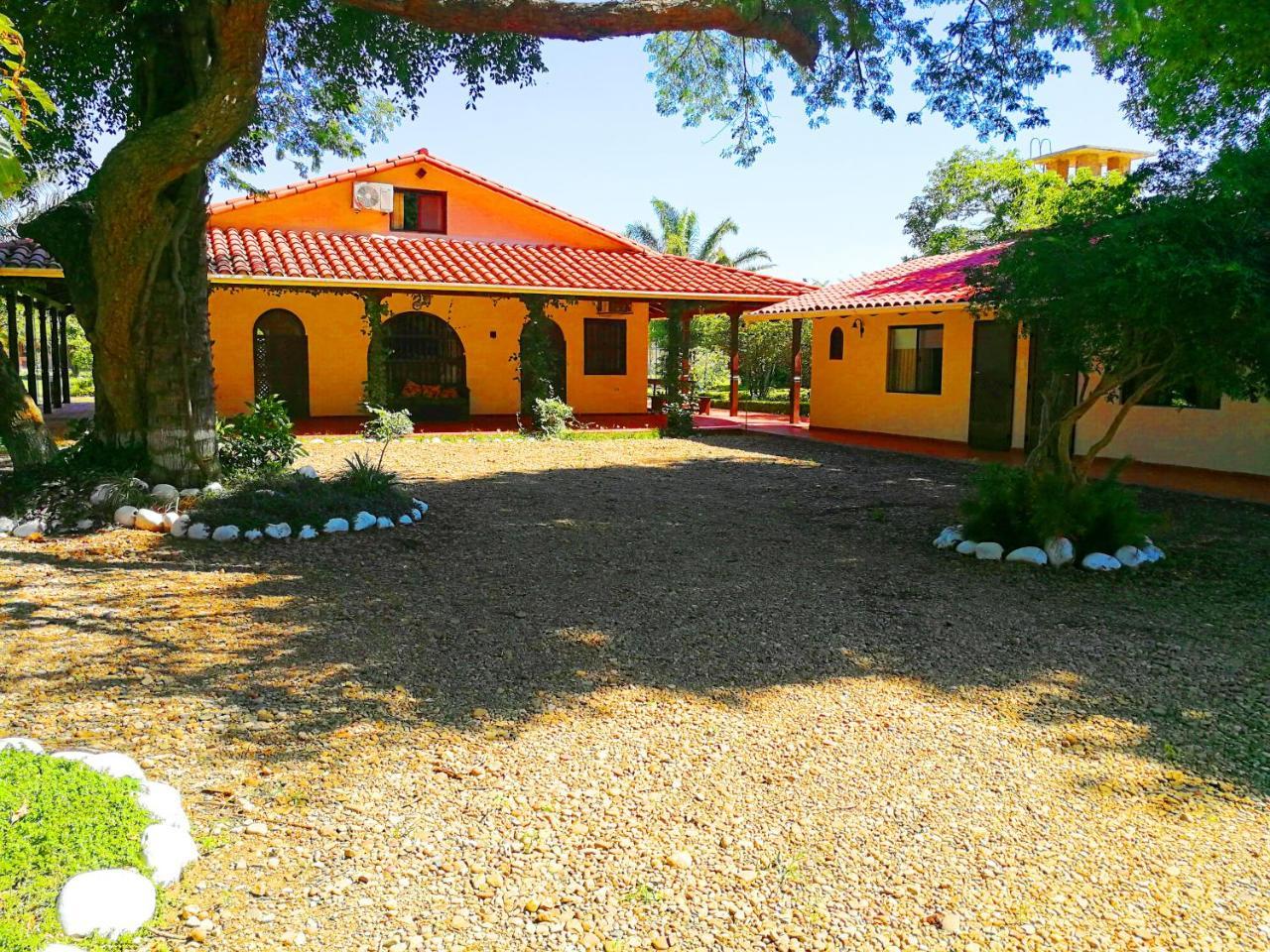 Los Jazmines Hotel Resort Warnes Esterno foto