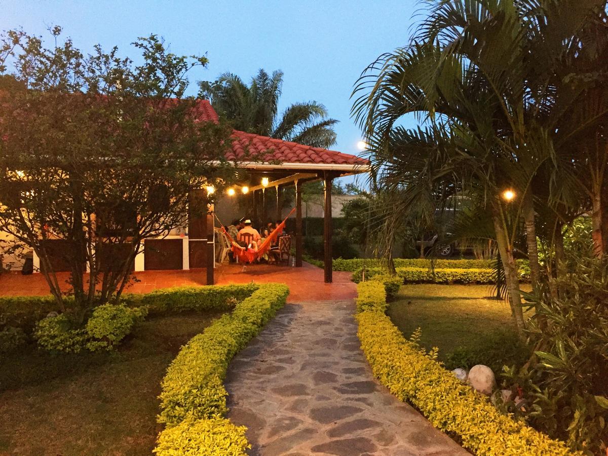 Los Jazmines Hotel Resort Warnes Esterno foto