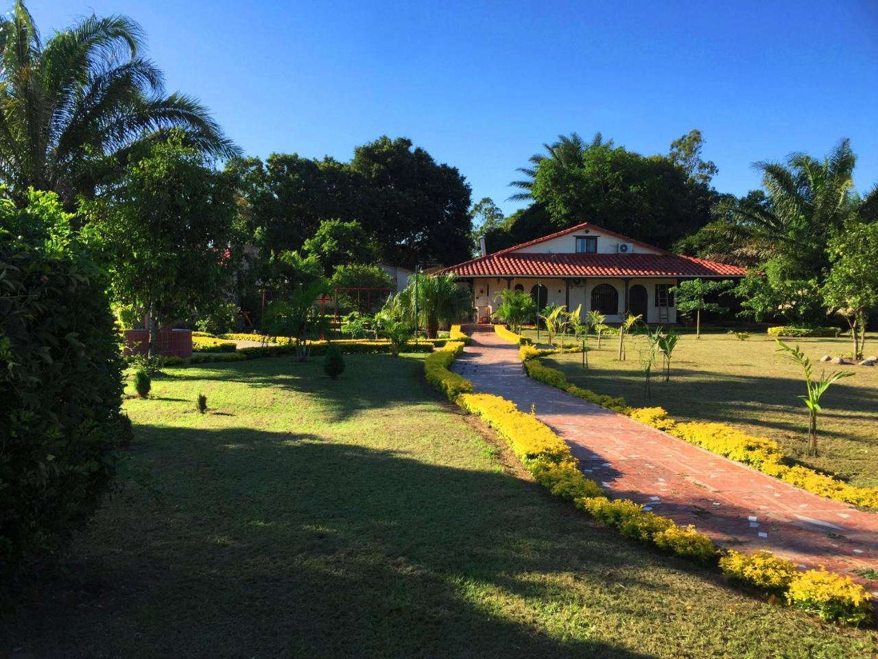 Los Jazmines Hotel Resort Warnes Esterno foto