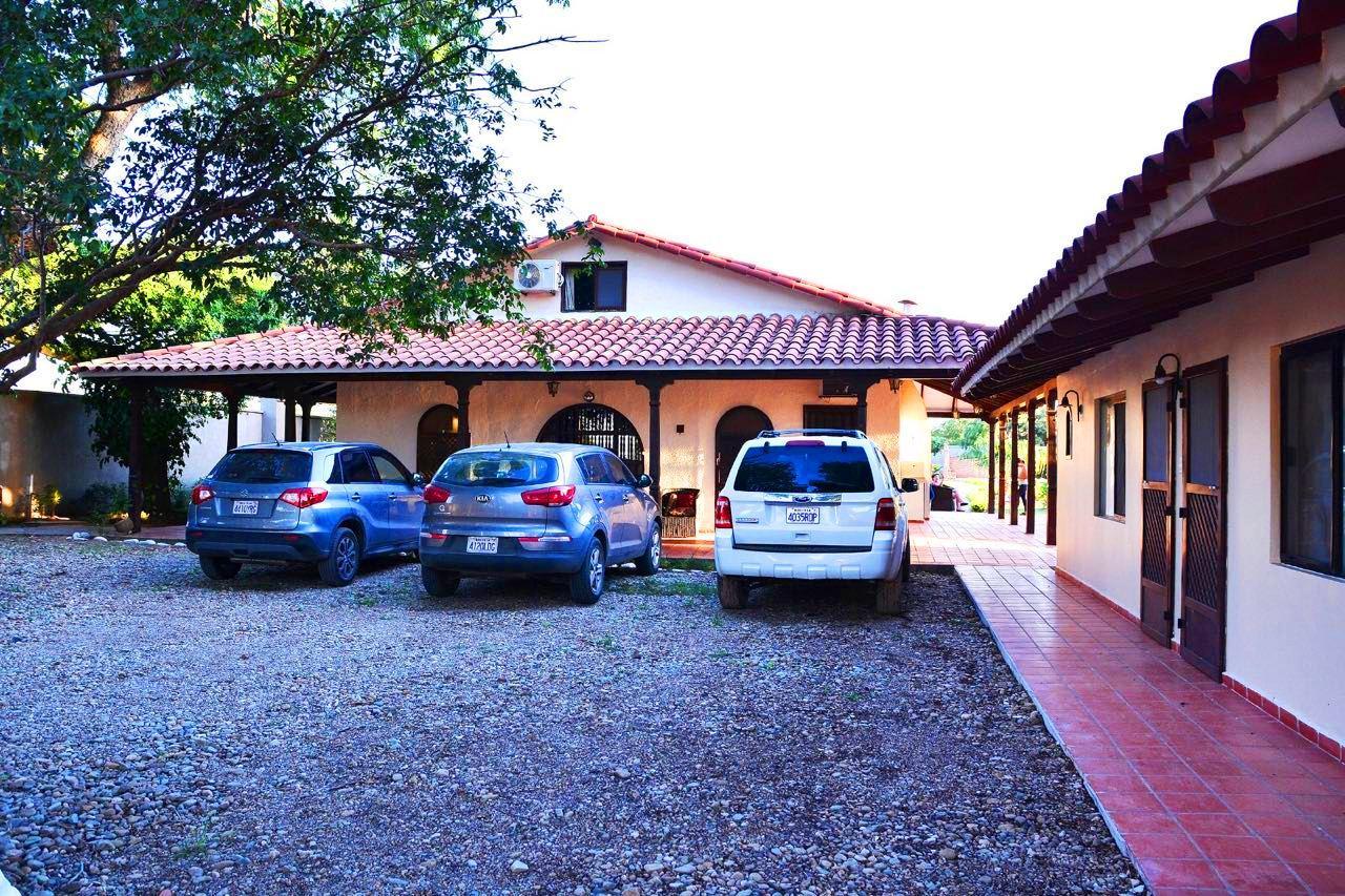 Los Jazmines Hotel Resort Warnes Esterno foto
