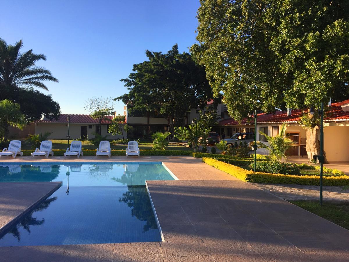 Los Jazmines Hotel Resort Warnes Esterno foto