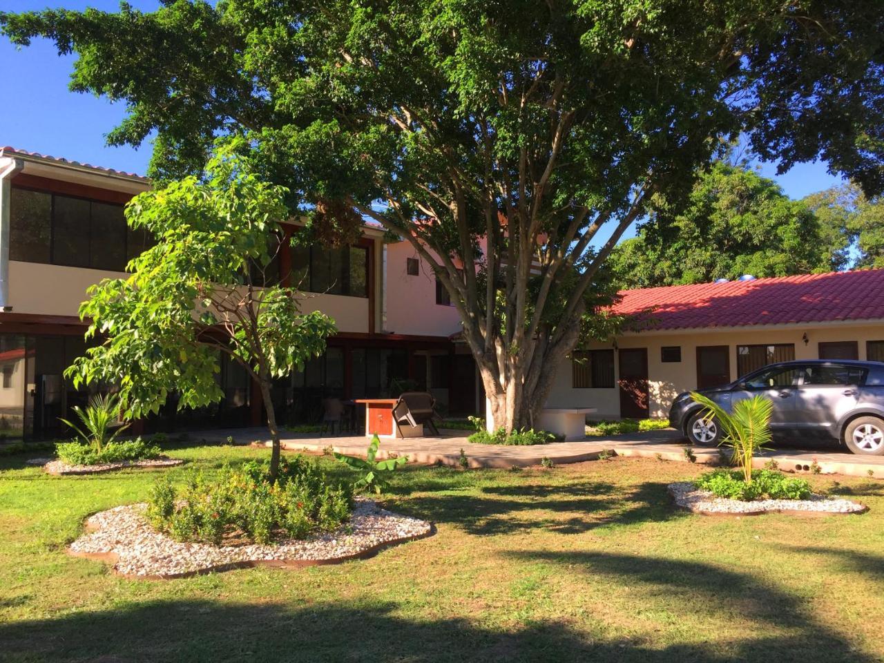 Los Jazmines Hotel Resort Warnes Esterno foto