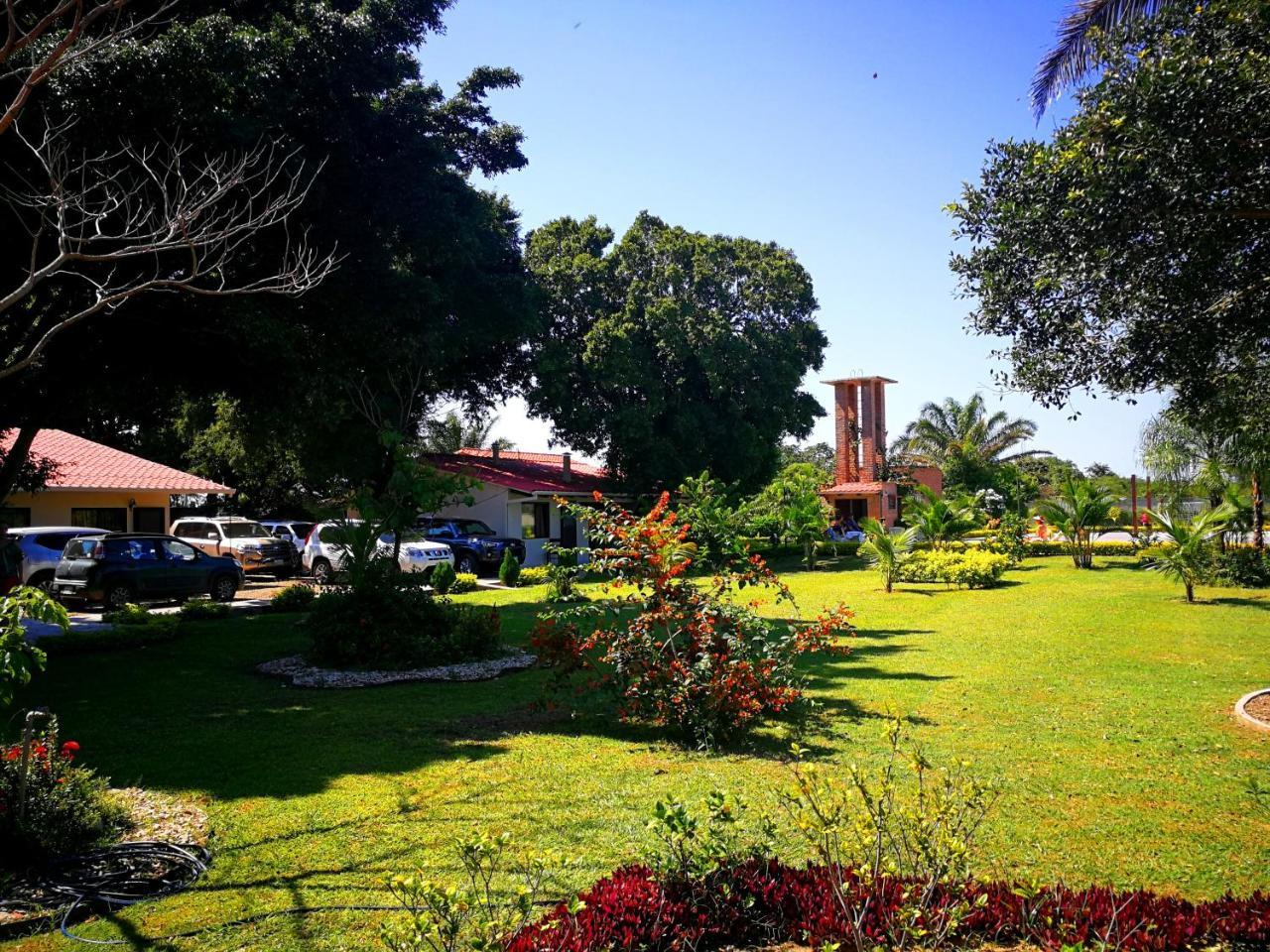 Los Jazmines Hotel Resort Warnes Esterno foto