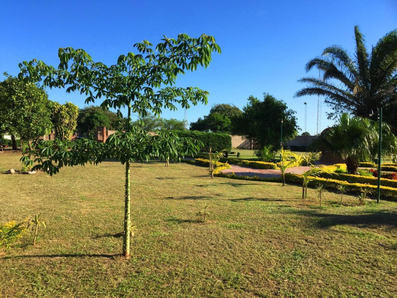Los Jazmines Hotel Resort Warnes Esterno foto