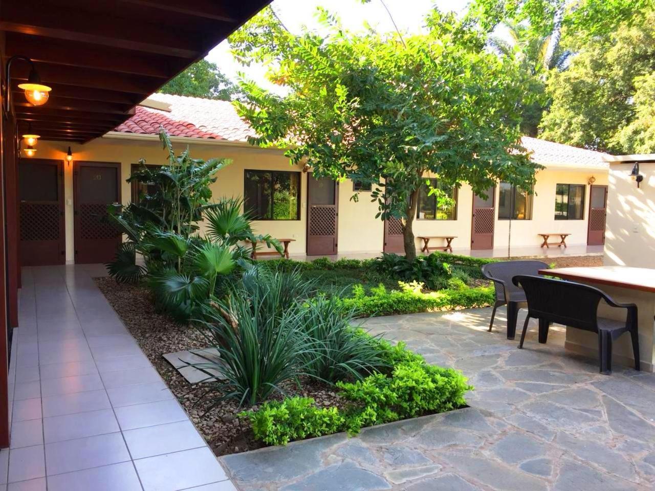 Los Jazmines Hotel Resort Warnes Esterno foto